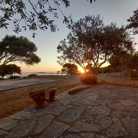 Epicurus House - Dialiskari Kánalos